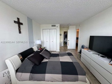 **(55+ Community)** Beautiful 2-bedroom, 2-bath unit in - photo 6