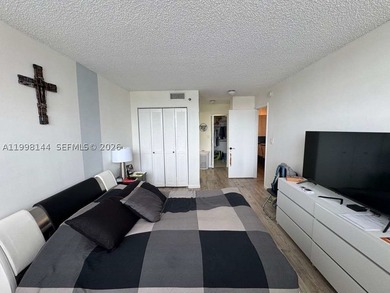 **(55+ Community)** Beautiful 2-bedroom, 2-bath unit in - photo 8