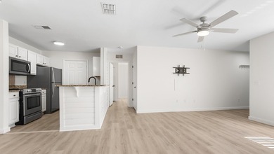 Welcome to Nautilus Cove in the heart of Panama City Beach. This - photo 7