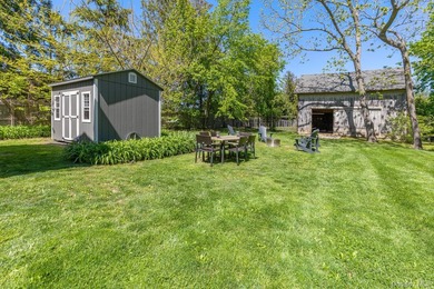 Wonderful Hamlet Business (HB) zoned property, in the heart of - photo 3