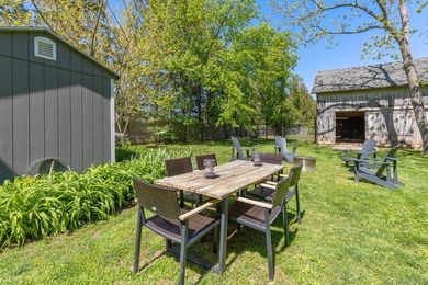 Wonderful Hamlet Business (HB) zoned property, in the heart of - photo 4