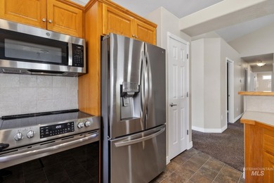 Beautiful 3-bedroom, 2-bath home featuring an open and inviting - photo 13