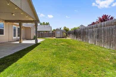 Beautiful 3-bedroom, 2-bath home featuring an open and inviting - photo 35