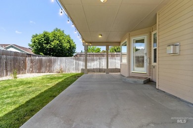 Beautiful 3-bedroom, 2-bath home featuring an open and inviting - photo 36