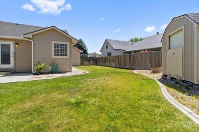 Beautiful 3-bedroom, 2-bath home featuring an open and inviting - photo 38
