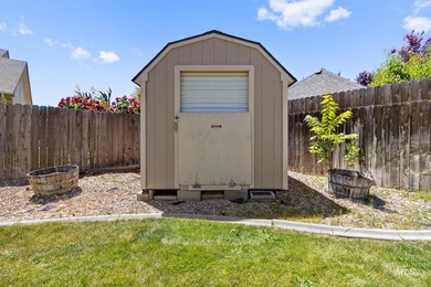 Beautiful 3-bedroom, 2-bath home featuring an open and inviting - photo 39