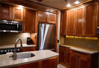 WOW! Price reduction on this 2016- 40 ft. luxury Vanleigh fifth - photo 6