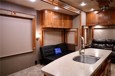 WOW! Price reduction on this 2016- 40 ft. luxury Vanleigh fifth - photo 7