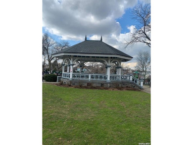 This is your opportunity to own in Manhasset. Welcome home to - photo 12