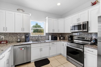 Wow!! Welcome to this spacious 4 Bedroom + Den 2.5 Bath Pool - photo 12