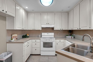 Charming Townhome in The Havens Welcome to this inviting - photo 15