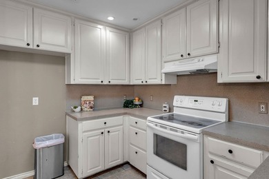 Charming Townhome in The Havens Welcome to this inviting - photo 17