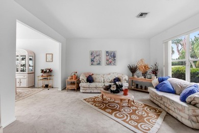 Wow!! Welcome to this spacious 4 Bedroom + Den 2.5 Bath Pool - photo 20