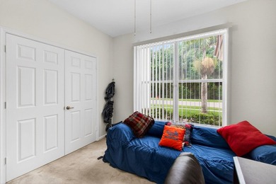 Wow!! Welcome to this spacious 4 Bedroom + Den 2.5 Bath Pool - photo 31