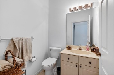 Wow!! Welcome to this spacious 4 Bedroom + Den 2.5 Bath Pool - photo 32