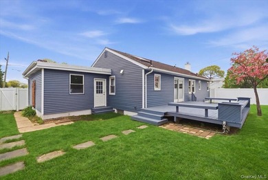 Beautifully renovated and move-in ready corner property located - photo 7