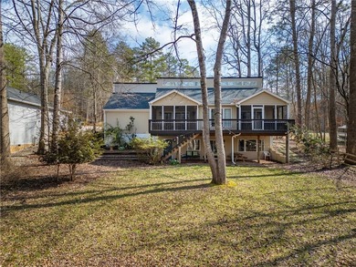 Lakefront on a quite cove on Hartwell with a dock in place, and - photo 3
