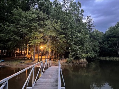 Lakefront on a quite cove on Hartwell with a dock in place, and - photo 6
