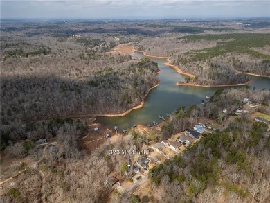 Lakefront on a quite cove on Hartwell with a dock in place, and - photo 8
