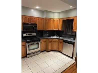 Introducing a Brick Single Family in a very desirable and quiet - photo 4