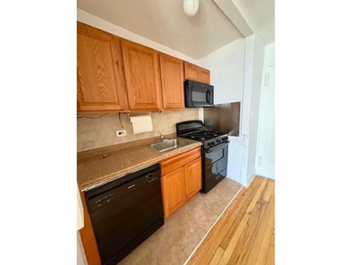 Introducing a beautiful studio unit in the heart of Bay Ridge!