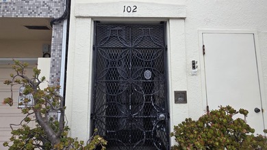 Three 1 bed apartments, an on site manager's office, a garage - photo 4