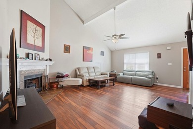 Beautifully appointed 4 bedroom and 2.5 bath Shalimar home - photo 3