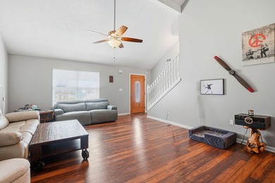 Beautifully appointed 4 bedroom and 2.5 bath Shalimar home - photo 4