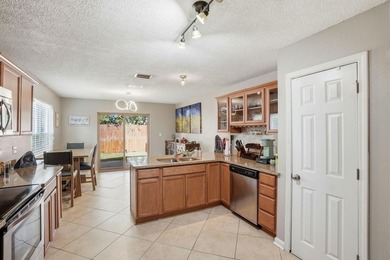 Beautifully appointed 4 bedroom and 2.5 bath Shalimar home - photo 7