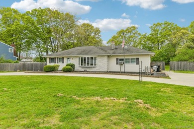 This awesome four bedroom, two bath ranch with circular driveway - photo 3
