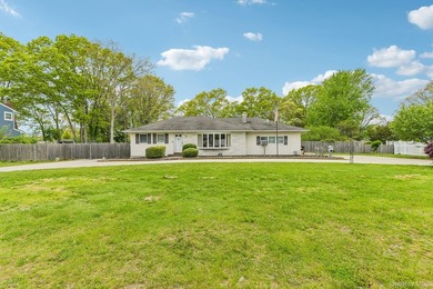 This awesome four bedroom, two bath ranch with circular driveway - photo 4