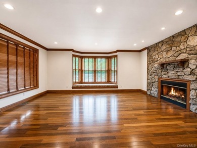 Luxury Estate in The Moorings - East Islip, NY Welcome to an - photo 15