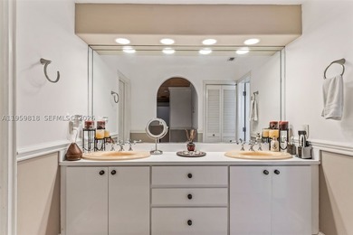 Elegant corner-lot residence in the prestigious Country Walk - photo 22