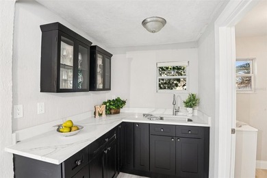 Built in 1926, 104 Palmera is the original and most - photo 35