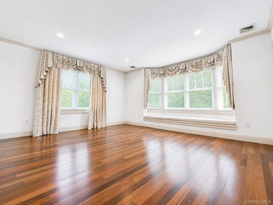 Luxury Estate in The Moorings - East Islip, NY Welcome to an - photo 37