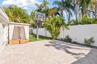 Built in 1926, 104 Palmera is the original and most - photo 43