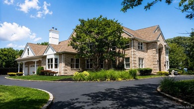 Luxury Estate in The Moorings - East Islip, NY Welcome to an - photo 48
