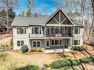 The Keowee Life Awaits You! Built in 2008 on 1.60 acres, 605