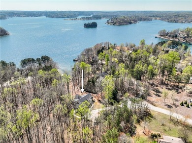 The Keowee Life Awaits You! Built in 2008 on 1.60 acres, 605