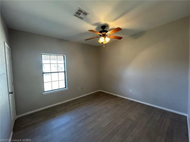 3 Bedroom 2 Bath home just outside Arrowhead Estates. 2 car - photo 11