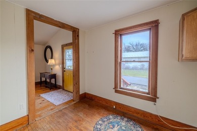 Welcome to this charming white cottage/Bungalow in the heart of - photo 12