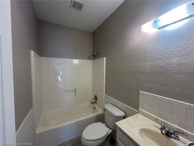 3 Bedroom 2 Bath home just outside Arrowhead Estates. 2 car - photo 12