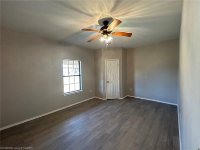 3 Bedroom 2 Bath home just outside Arrowhead Estates. 2 car - photo 13