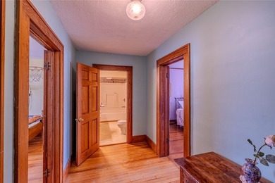 Welcome to this charming white cottage/Bungalow in the heart of - photo 14