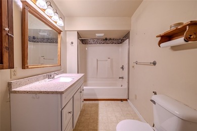 Welcome to this charming white cottage/Bungalow in the heart of - photo 16