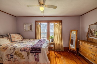 Welcome to this charming white cottage/Bungalow in the heart of - photo 17