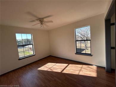 3 Bedroom 2 Bath home just outside Arrowhead Estates. 2 car - photo 19