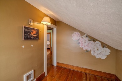 Welcome to this charming white cottage/Bungalow in the heart of - photo 21