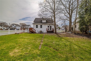 Welcome to this charming white cottage/Bungalow in the heart of - photo 22