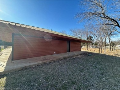 3 Bedroom 2 Bath home just outside Arrowhead Estates. 2 car - photo 23